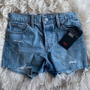 wedgie fit levi’s denim shorts